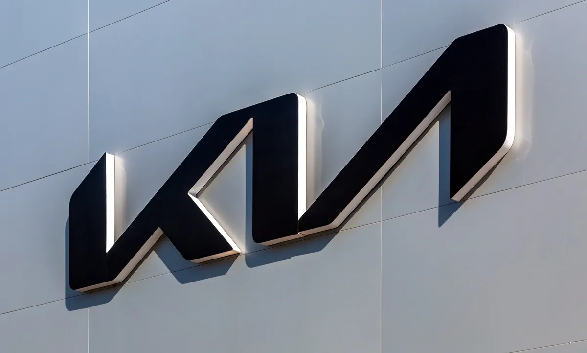 Nowa Kia EV4 wjeżdża do Polski. Znana jest oficjalna cena i termin premiery