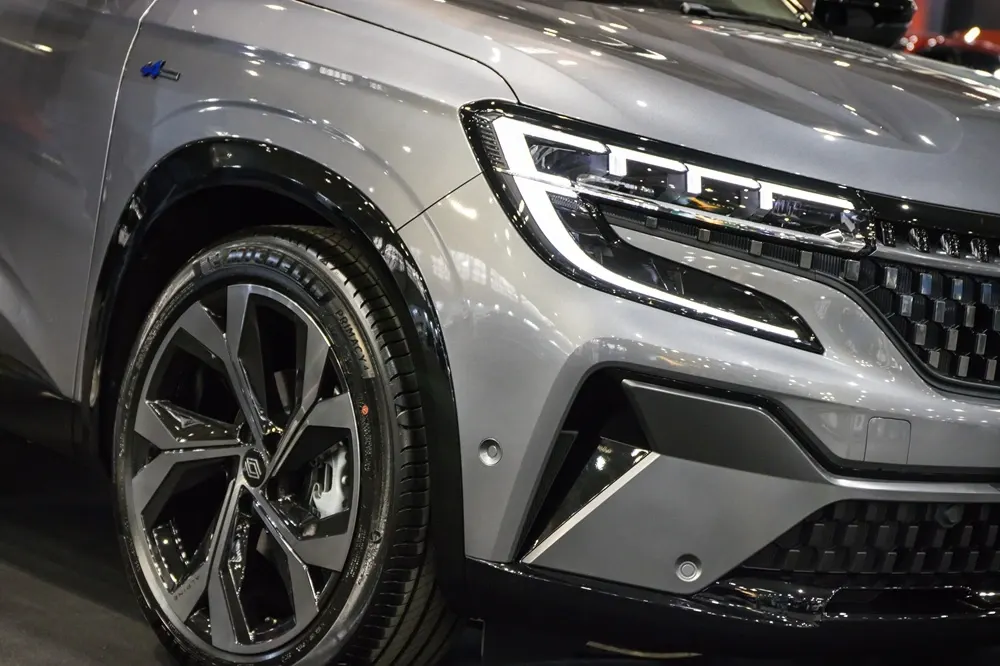 Renault Austral 2025 po liftingu: hybrydowy SUV nowej generacji