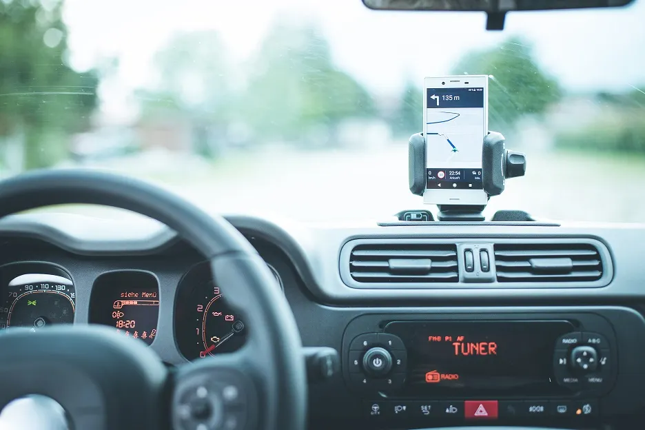 Jaka nawigacja samochodowa na telefon? Porównanie najlepszych aplikacji GPS na smartfona