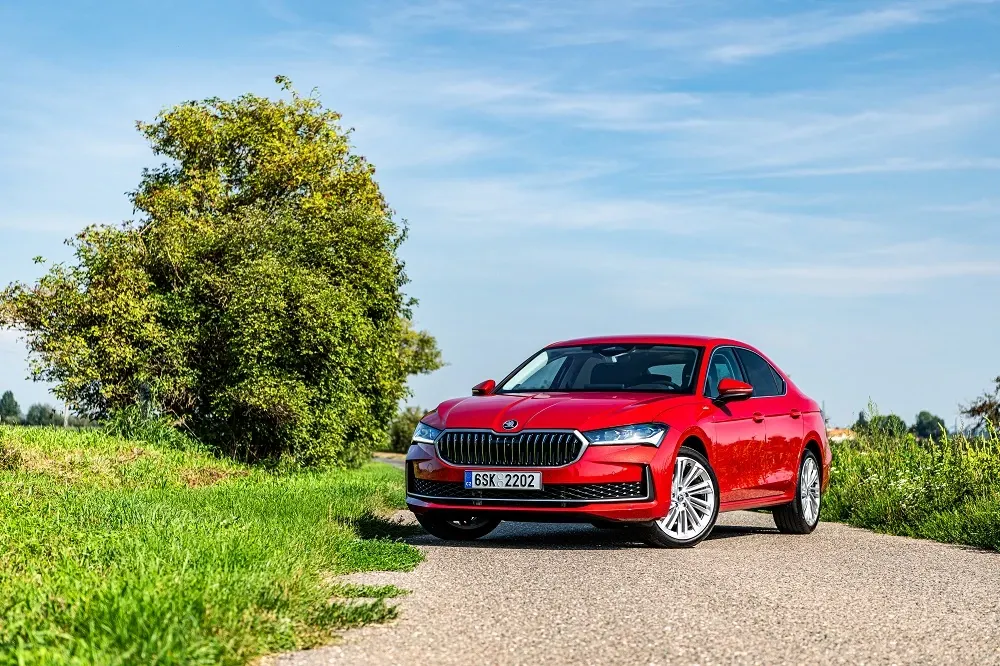 Skoda Superb 2025 – flagowy komfort, nowoczesność i praktyczność