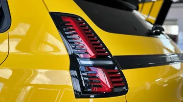 RENAULT R5