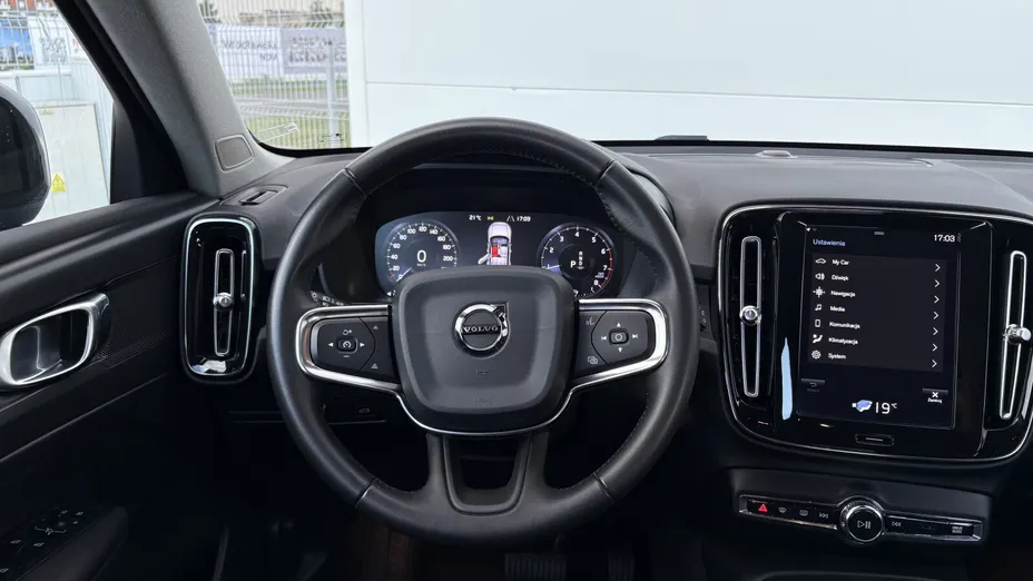 VOLVO XC40 XC40 T3 Momentum Pro aut