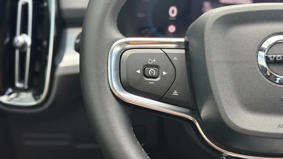 VOLVO XC40 XC40 B3 Plus Dark aut