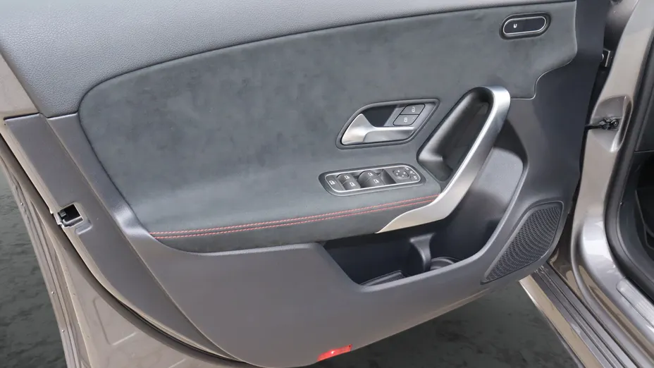 MERCEDES-BENZ A Klasa A 200 AMG Line 7G-DCT
