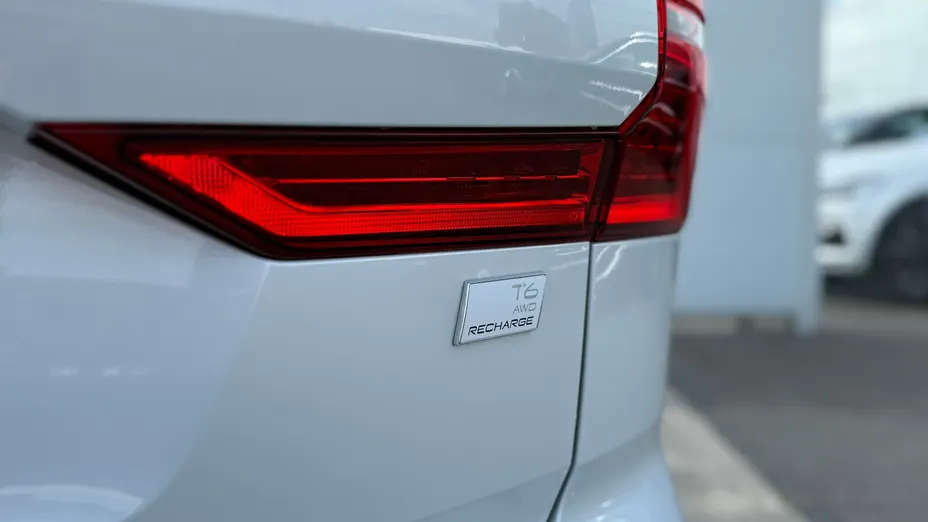 VOLVO XC60 XC60 T6 Plug-In Hybrid AWD Core aut
