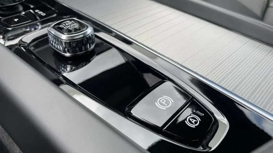 VOLVO XC60 XC60 T8 Plug-In Hybrid AWD Polestar Engineered aut