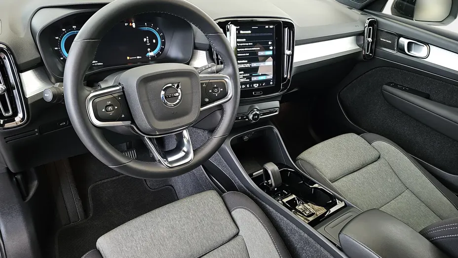 VOLVO XC40 XC40 B3 Plus Dark aut