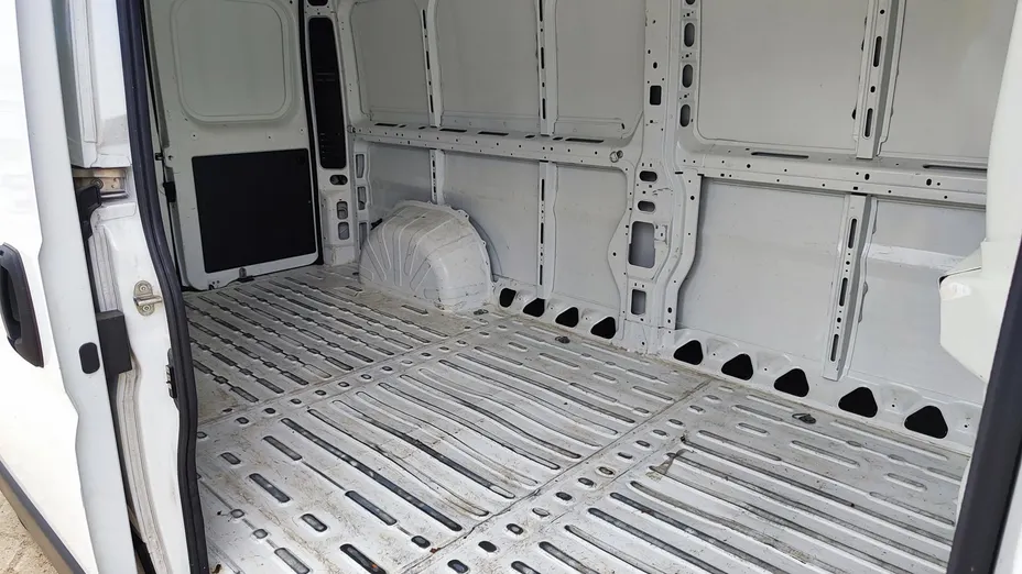 PEUGEOT Boxer Boxer 333 BlueHDi L3H2 Pro