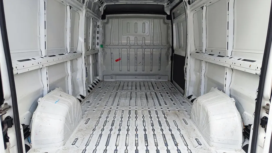 PEUGEOT Boxer Boxer 333 BlueHDi L3H2 Pro
