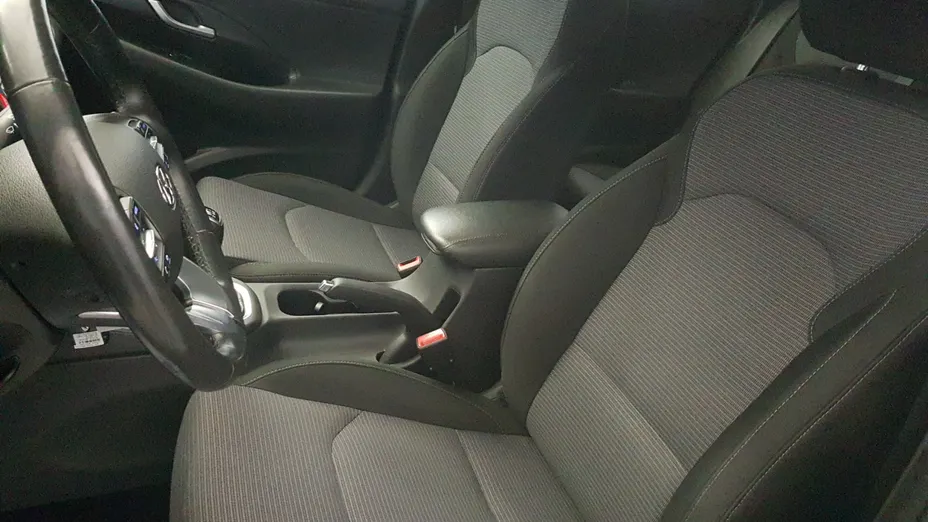 HYUNDAI i30 i30 1.6 D Classic +