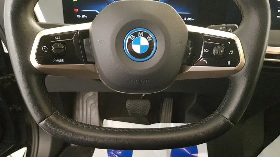 BMW iX iX xDrive40 76.6kWh