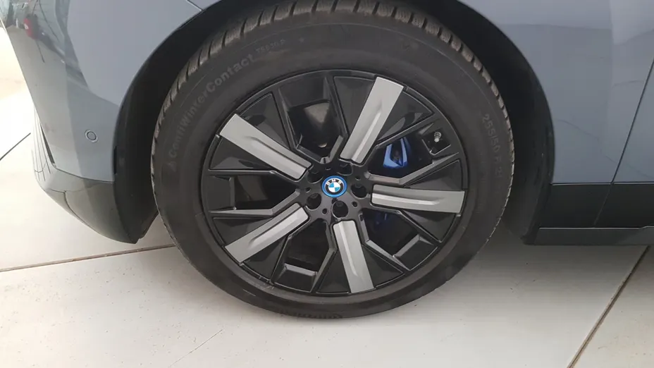 BMW iX iX xDrive40 76.6kWh