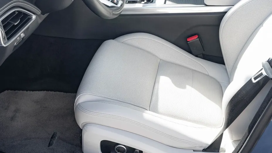 JAGUAR XE XE 2.0 P250 R-Dynamic Black aut