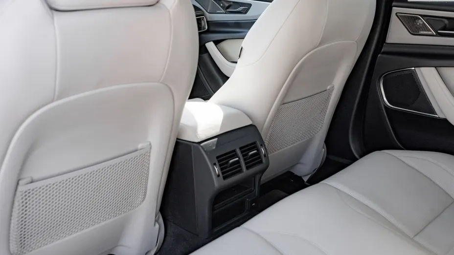 JAGUAR XE XE 2.0 P250 R-Dynamic Black aut