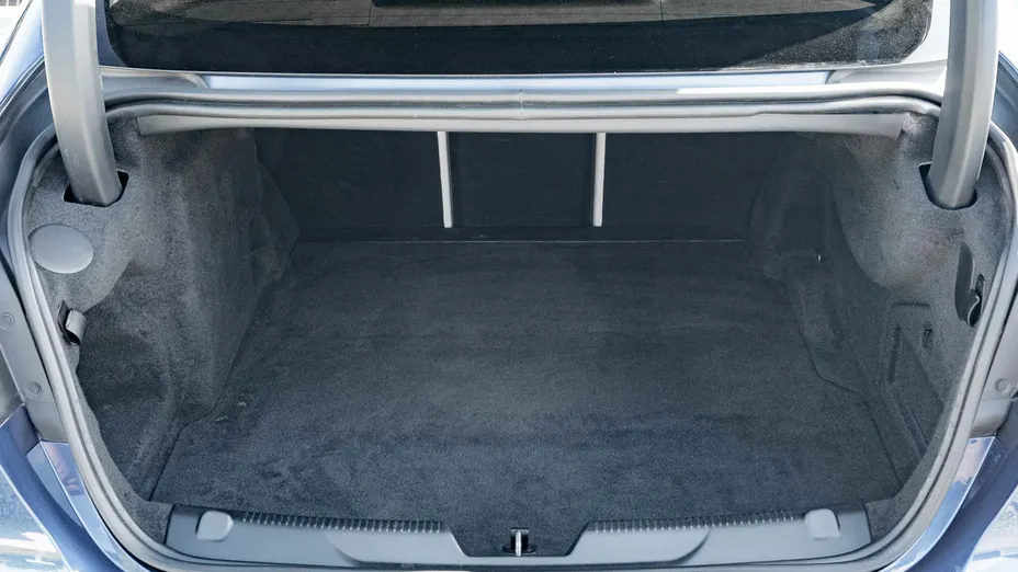 JAGUAR XE XE 2.0 P250 R-Dynamic Black aut