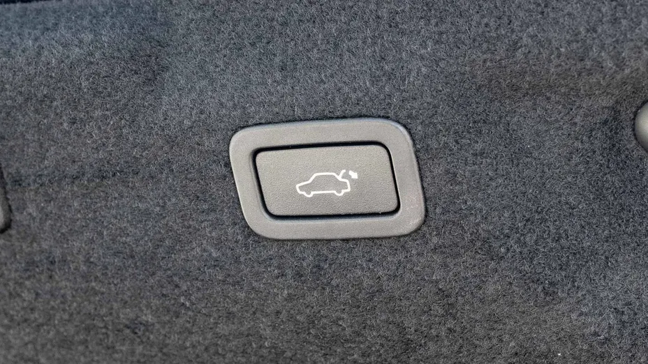 JAGUAR XE XE 2.0 P250 R-Dynamic Black aut