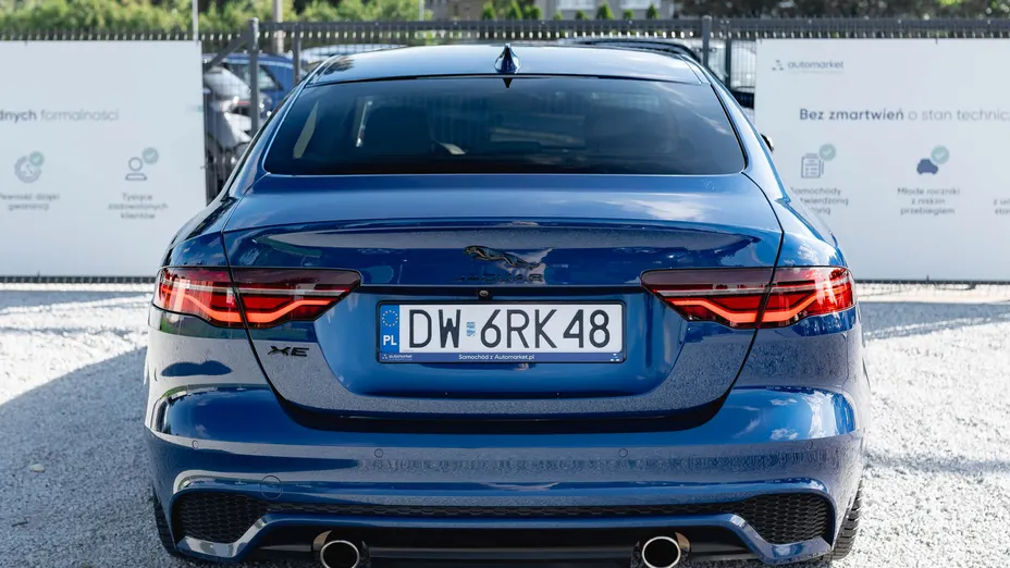 JAGUAR XE XE 2.0 P250 R-Dynamic Black aut