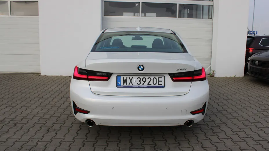 BMW Seria 3 318i Advantage aut