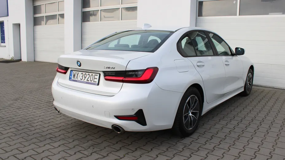 BMW Seria 3 318i Advantage aut