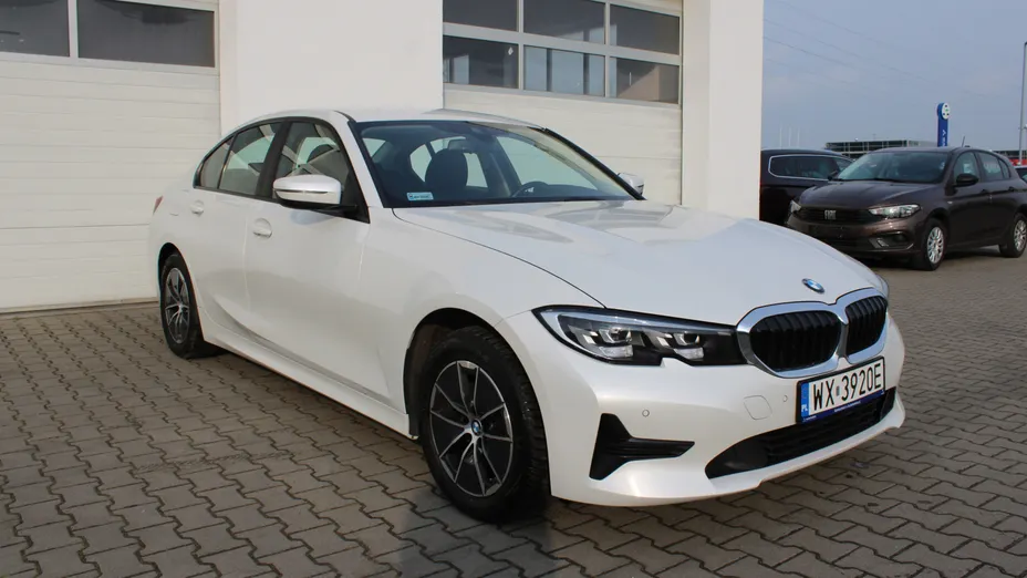 BMW Seria 3 318i Advantage aut
