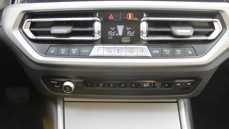 BMW Seria 3 318i Advantage aut