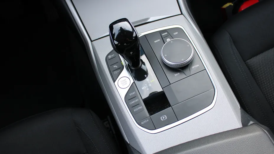 BMW Seria 3 318i Advantage aut