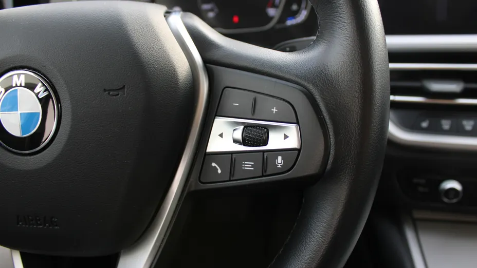 BMW Seria 3 318i Advantage aut
