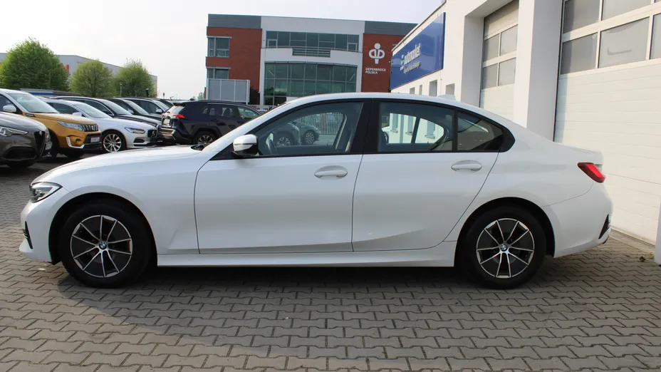 BMW Seria 3 318i Advantage aut
