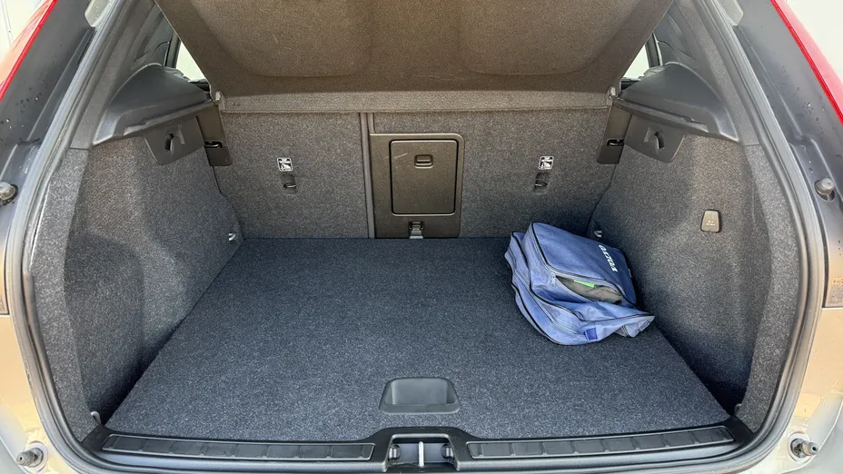 VOLVO XC40 XC40 T3 Momentum Pro aut