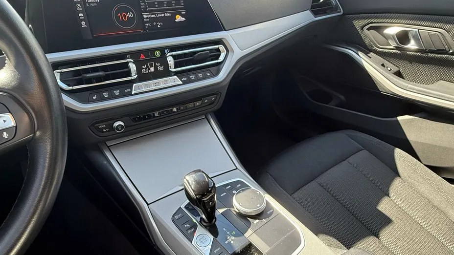 BMW Seria 3 318i Advantage aut