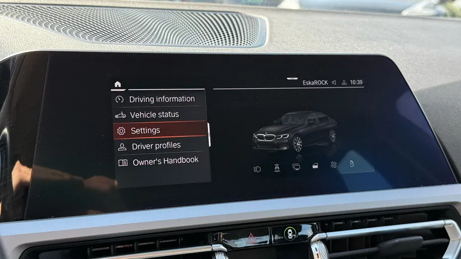 BMW Seria 3 318i Advantage aut