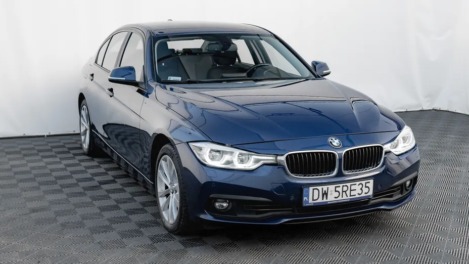 BMW Seria 3 330i xDrive Advantage aut