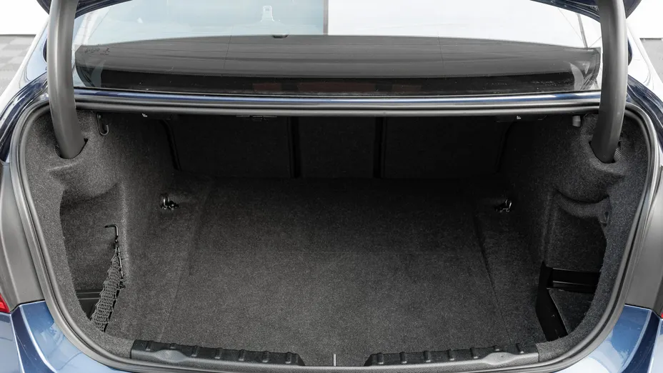BMW Seria 3 330i xDrive Advantage aut