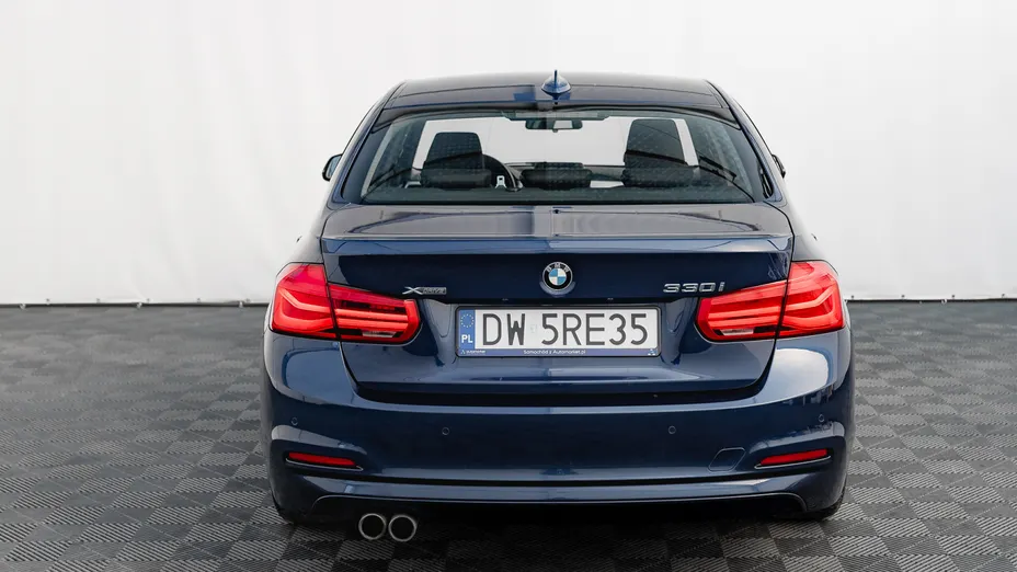 BMW Seria 3 330i xDrive Advantage aut
