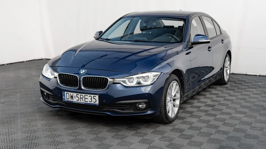 BMW Seria 3 330i xDrive Advantage aut