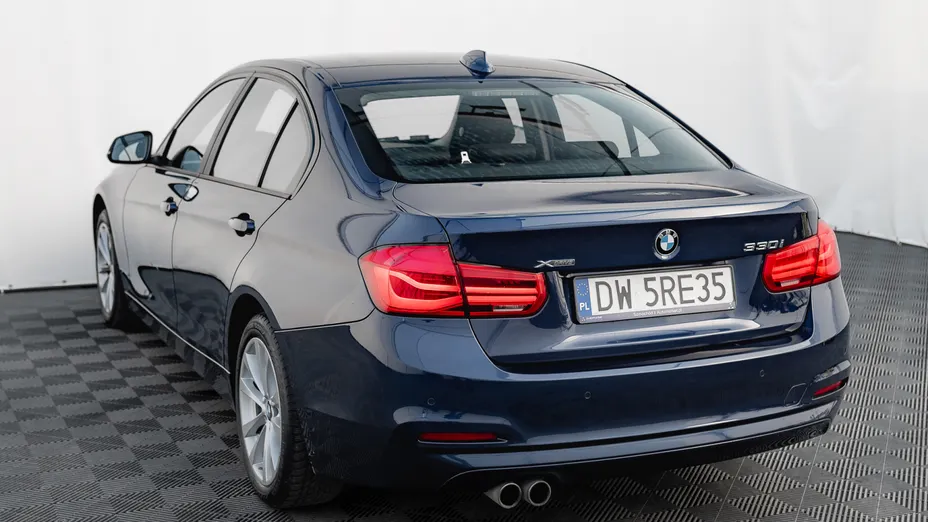 BMW Seria 3 330i xDrive Advantage aut