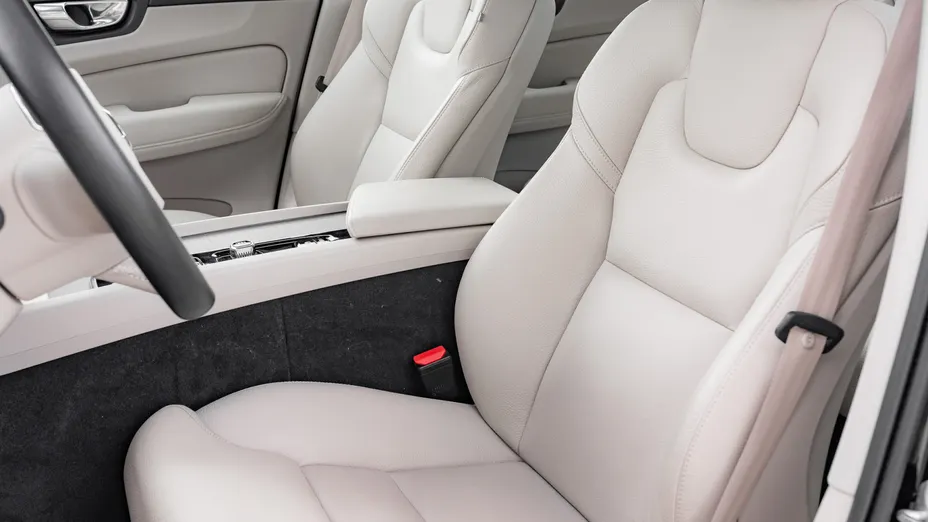 VOLVO XC60 XC60 B4 D AWD Plus Bright aut