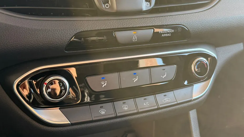 HYUNDAI i30 i30 1.5 DPI Classic +