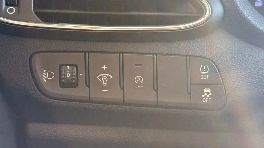 HYUNDAI i30 i30 1.5 DPI Classic +