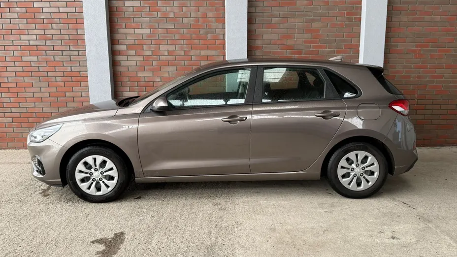 HYUNDAI i30 i30 1.5 DPI Classic +