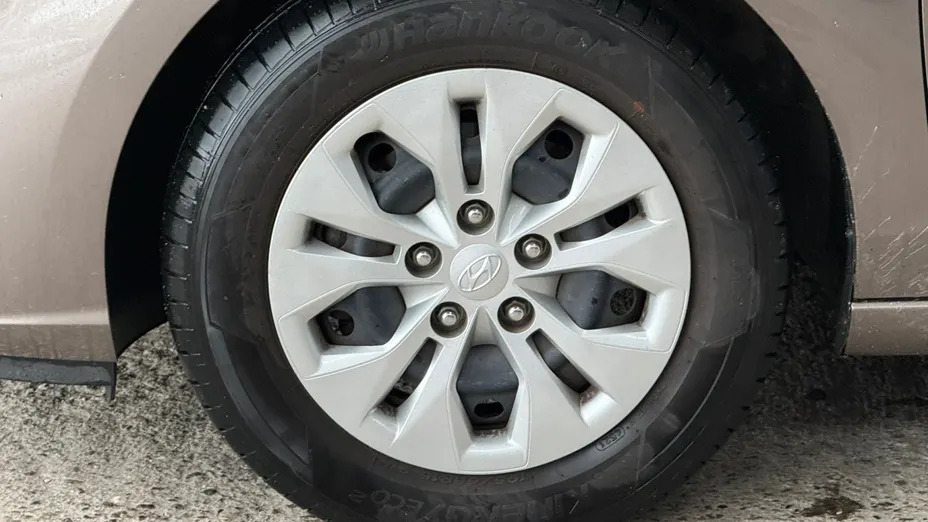 HYUNDAI i30 i30 1.5 DPI Classic +
