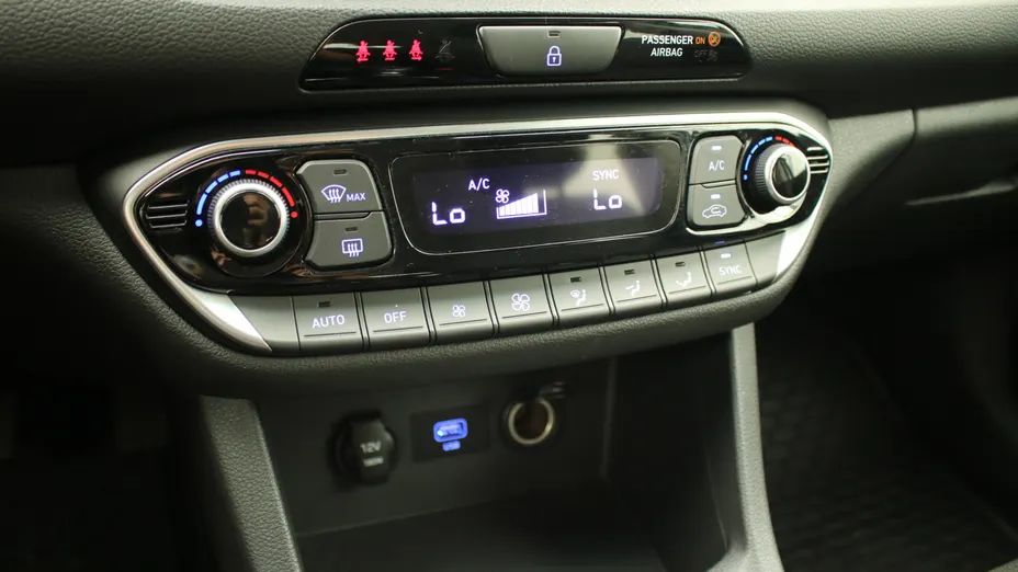 HYUNDAI i30 i30 1.5 DPI Smart