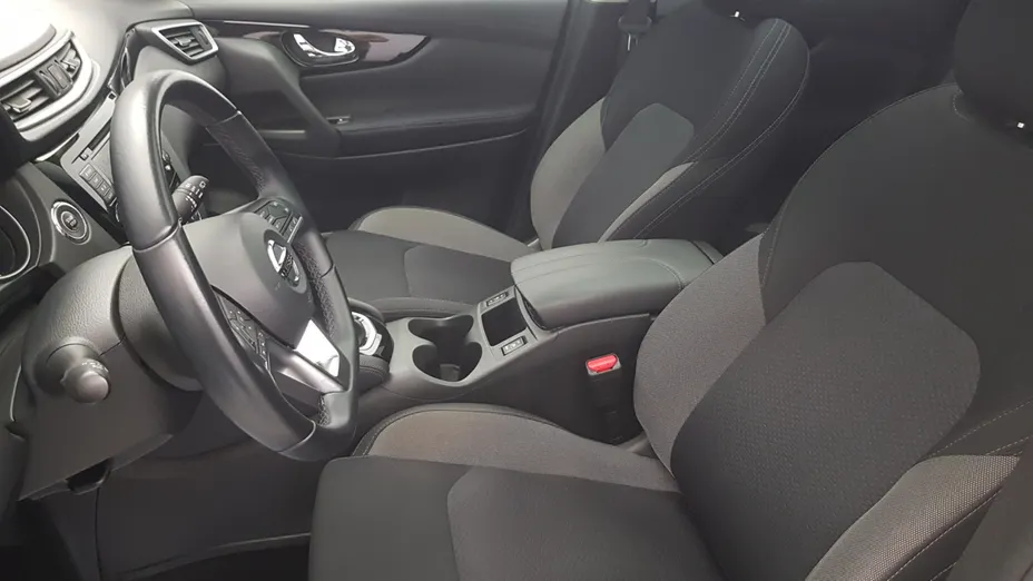 NISSAN Qashqai Qashqai 1.3 DIG-T N-Connecta DCT