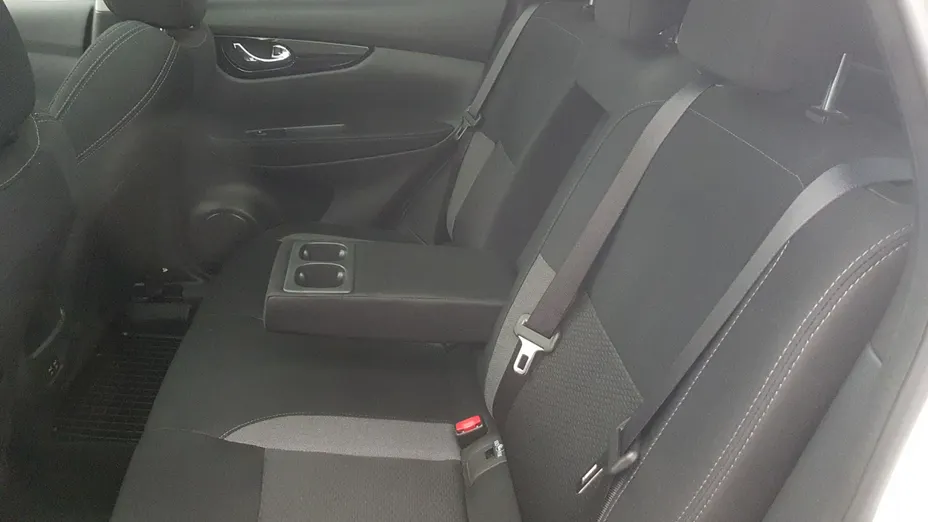 NISSAN Qashqai Qashqai 1.3 DIG-T N-Connecta DCT