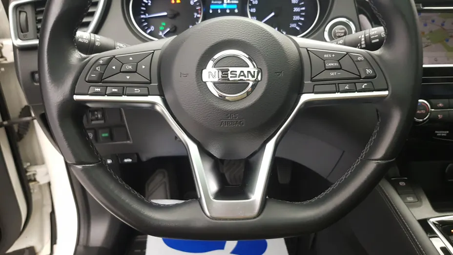 NISSAN Qashqai Qashqai 1.3 DIG-T N-Connecta DCT