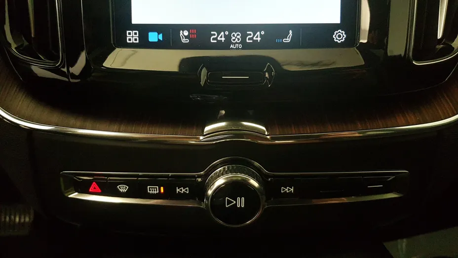 VOLVO XC60 XC60 B5 D AWD Plus Dark aut