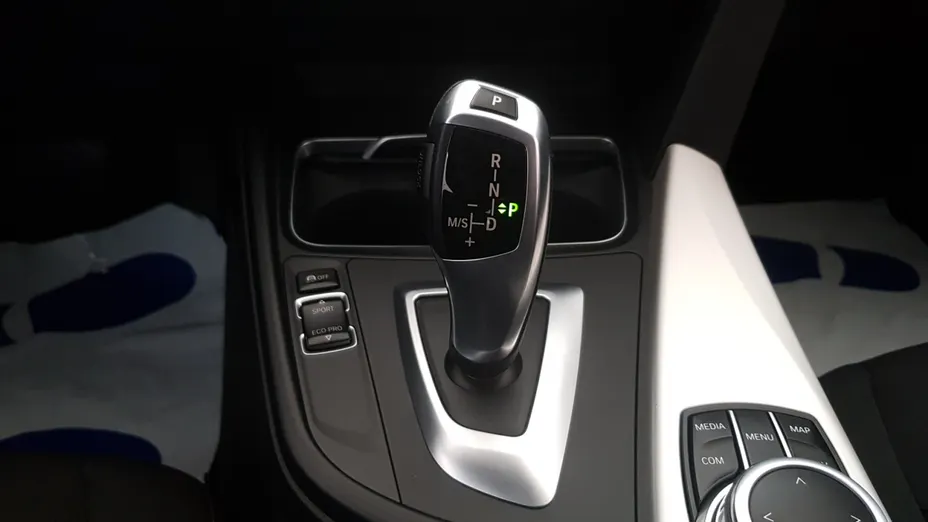 BMW Seria 3 318i GPF Advantage aut