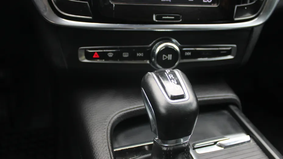 VOLVO V90 V90 D3 Momentum aut
