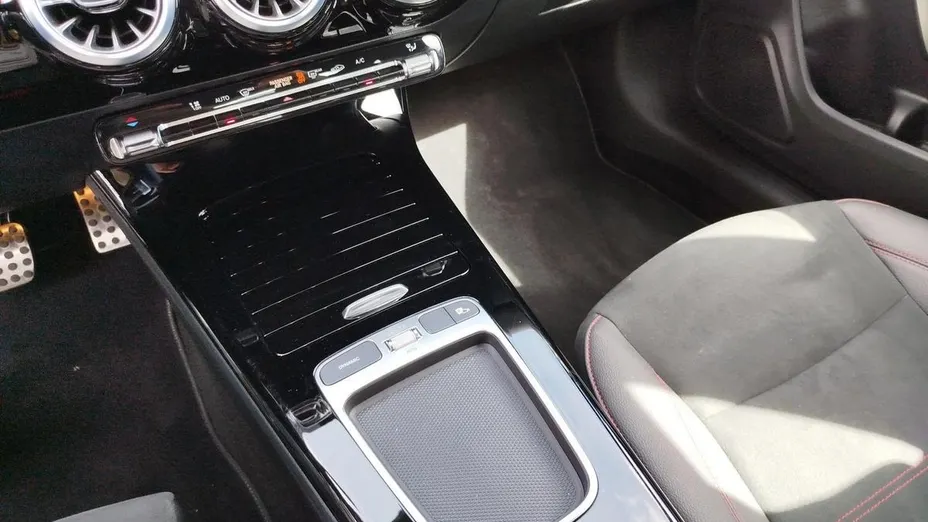 MERCEDES-BENZ CLA CLA 200 AMG Line 7G-DCT