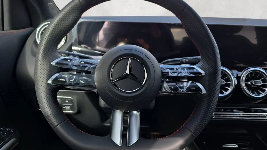 MERCEDES-BENZ GLA GLA 200 AMG Line Nowy